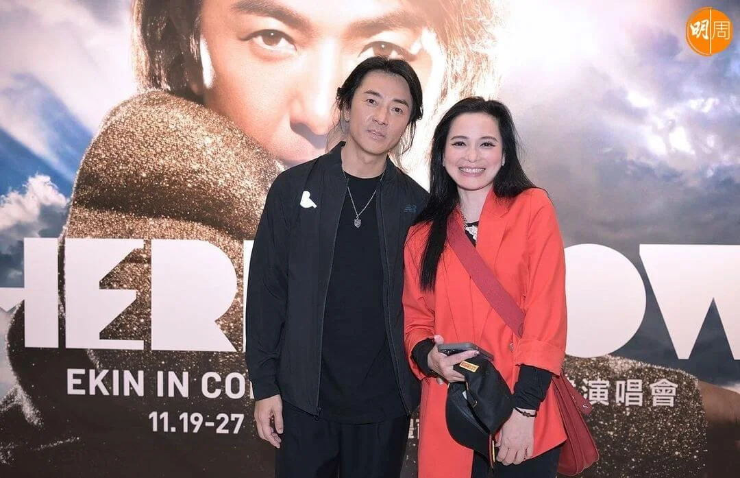 樊亦敏開心35年後終於有一張跟鄭伊健的合照。