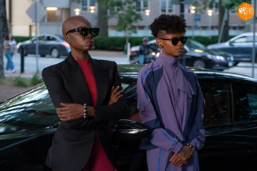 莉蒂西亞萊特(右)飾演的瓦干達公主,是一位天才科學家。