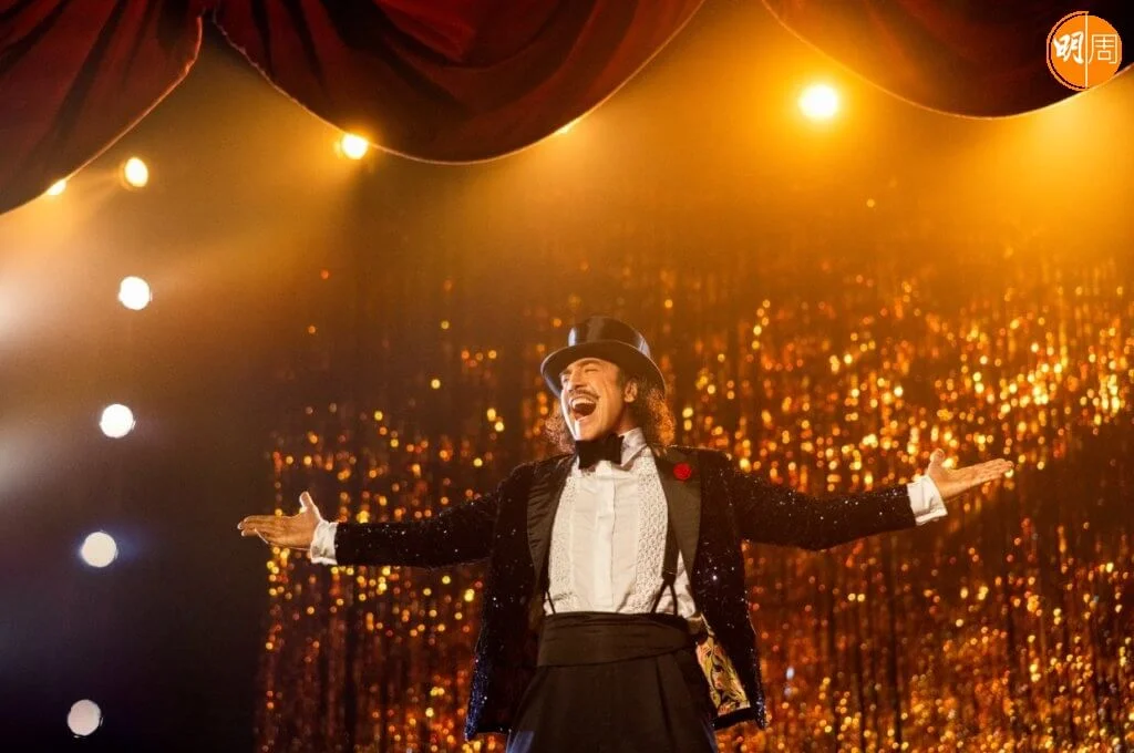 西班牙男星查維爾巴今次角色走平易近人路線，仍予人一點恐怖的感覺。