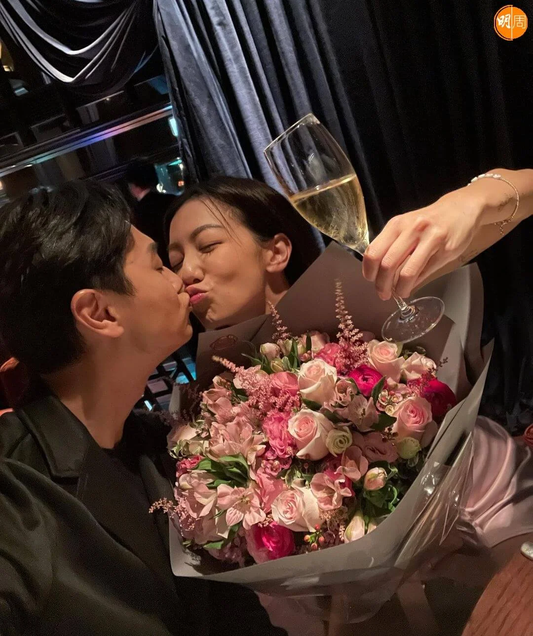 鄭俊弘生日兼結婚2周年何雁詩 肉嘴 賀老公 本地 明周娛樂 鄭俊弘生日兼結婚2周年何雁詩 肉嘴 賀老公 本地 明周娛樂