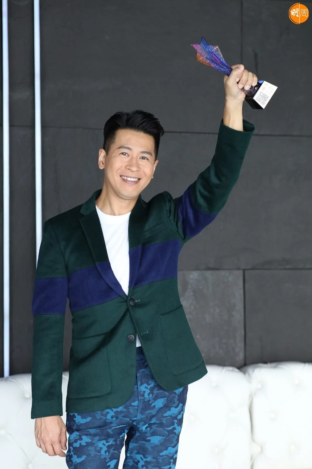 簡單一個獎座,但對蔡國威威來說意義十分重大。