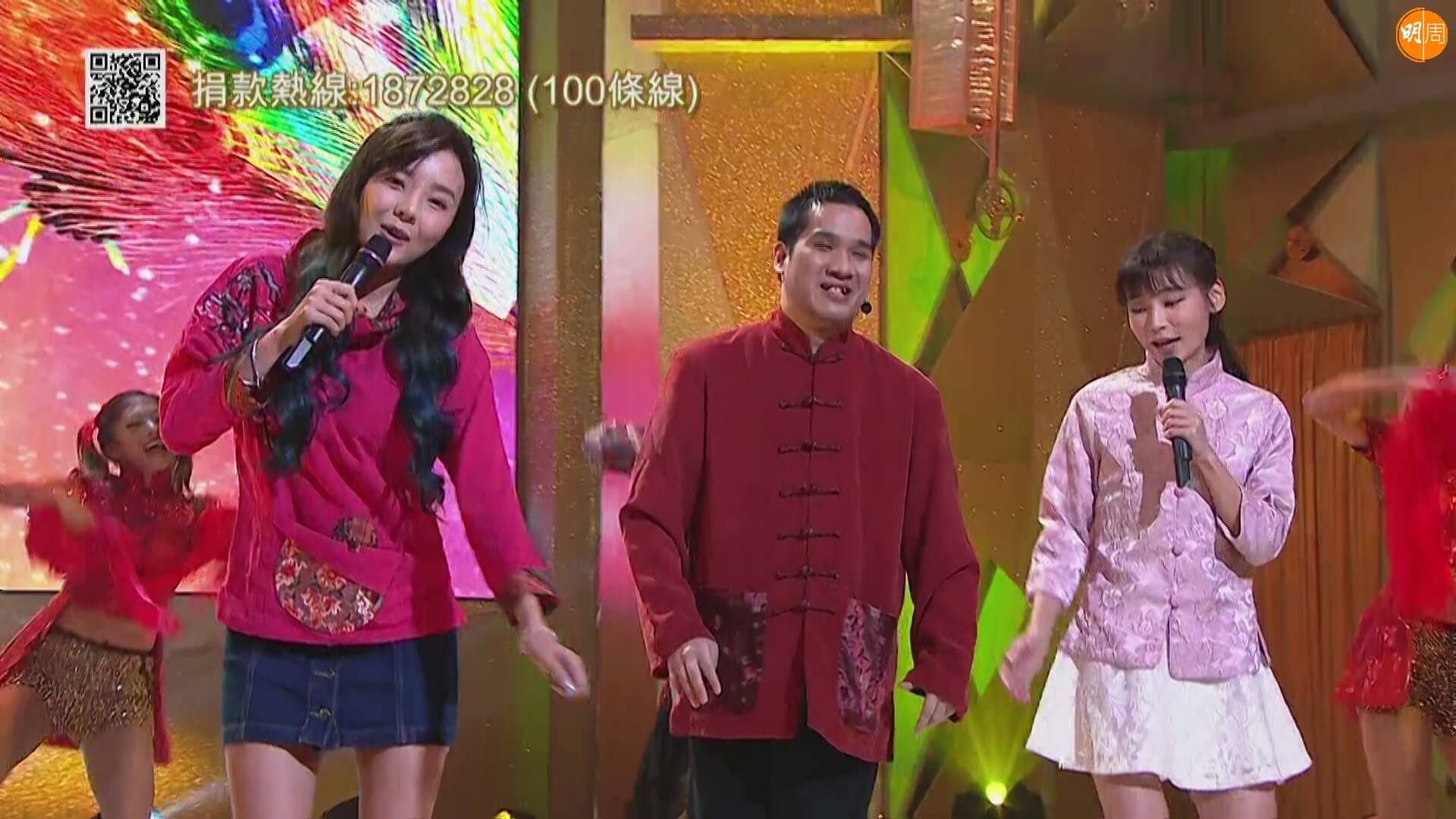 高嘉鴻曾與余思霆及簡淑兒在慈善節目中表演跳唱《皆大歡喜》