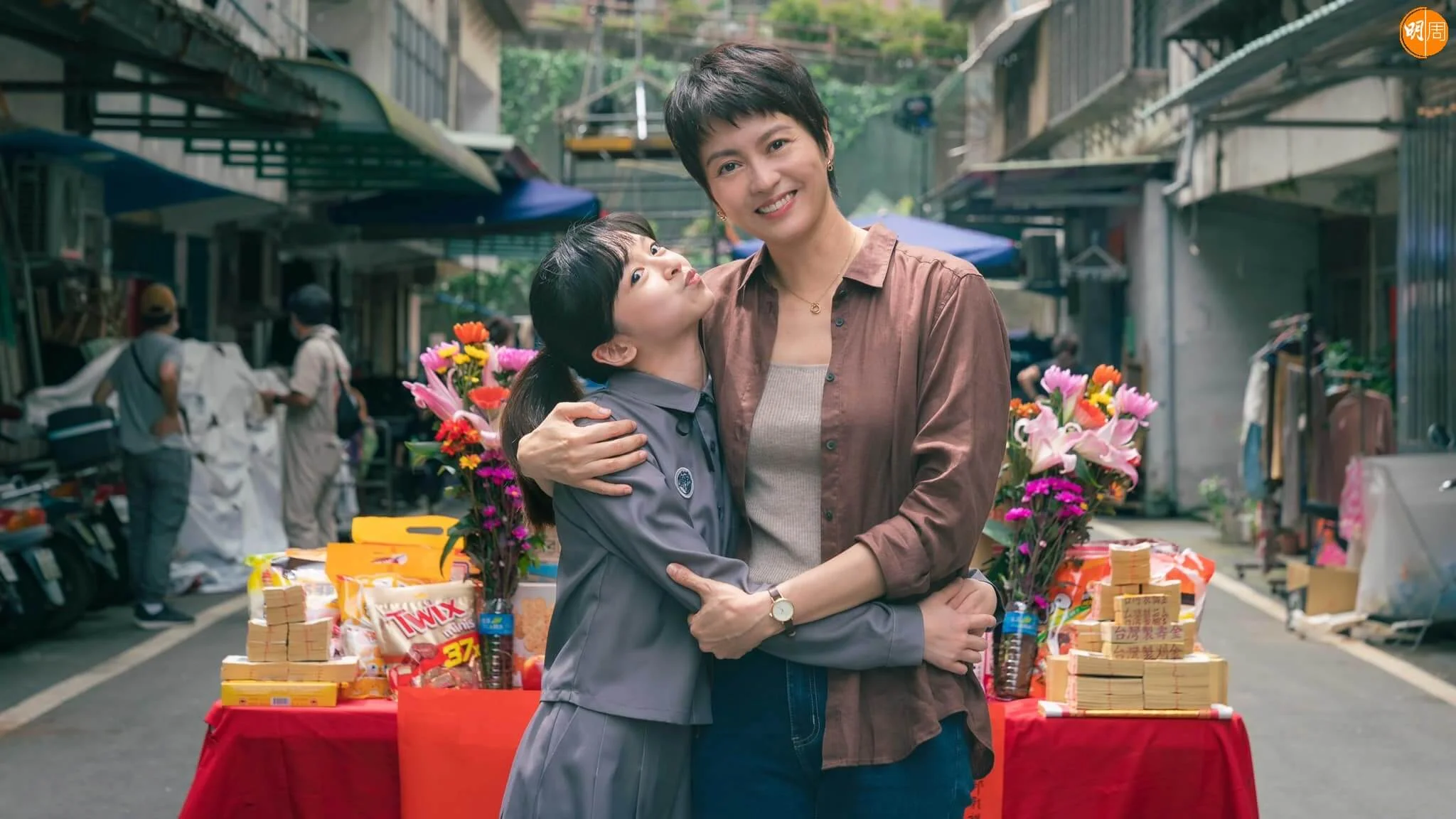 Gigi將會跟「掌賞娛樂」有新的合作,而翻拍日本恐怖大師伊藤潤二作品的台劇《聰明鎮》,亦預計明年將播出。