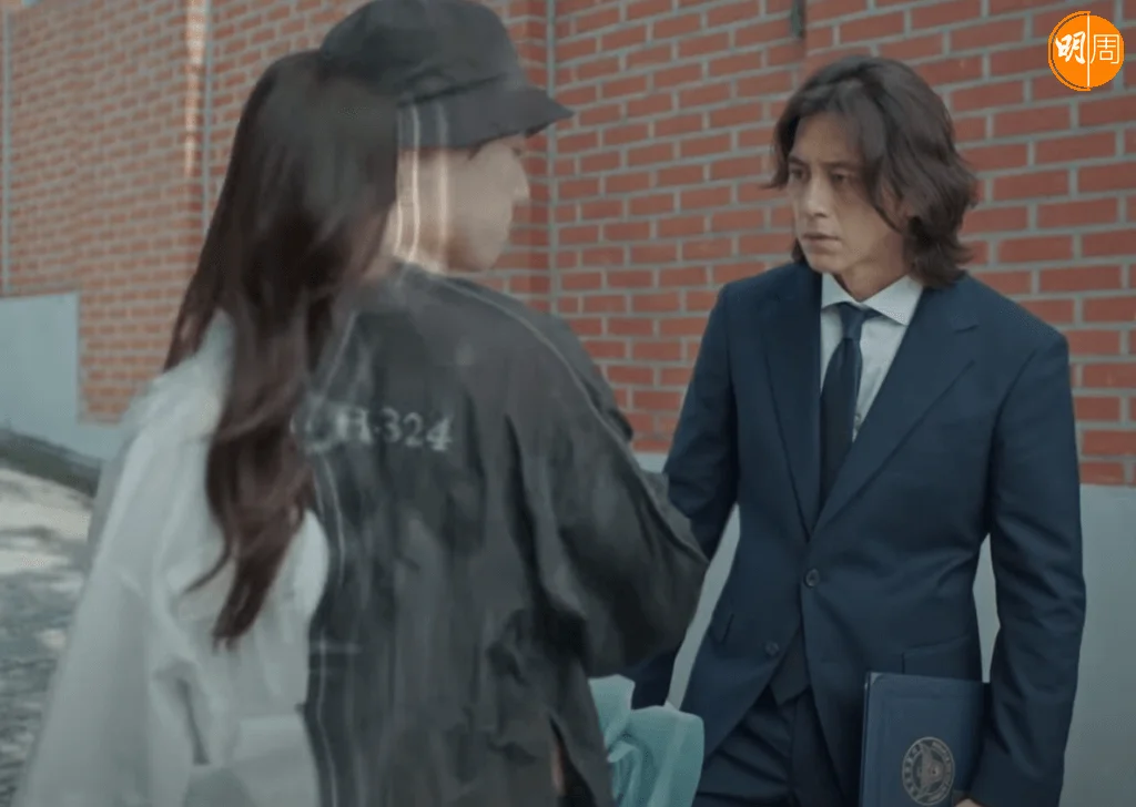 安昭熙穿過金東輝的鬼魂時，令高洙呆一呆，憑他的表情，安昭熙猜估他又有見鬼的能力。