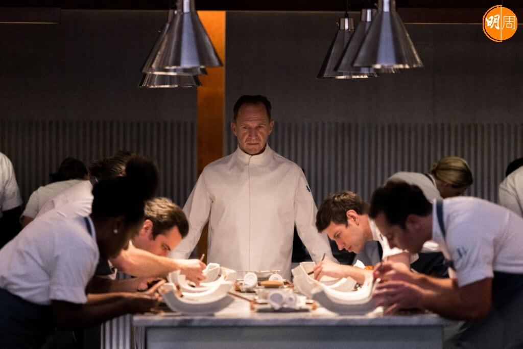 地獄廚神賴恩手下的侍應及男女廚師,都似是準備好跟他共生死的恐怖分子或殉道者。