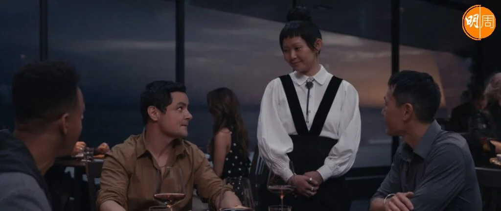 片中的女侍應不可少看,隨時嚇你一驚。