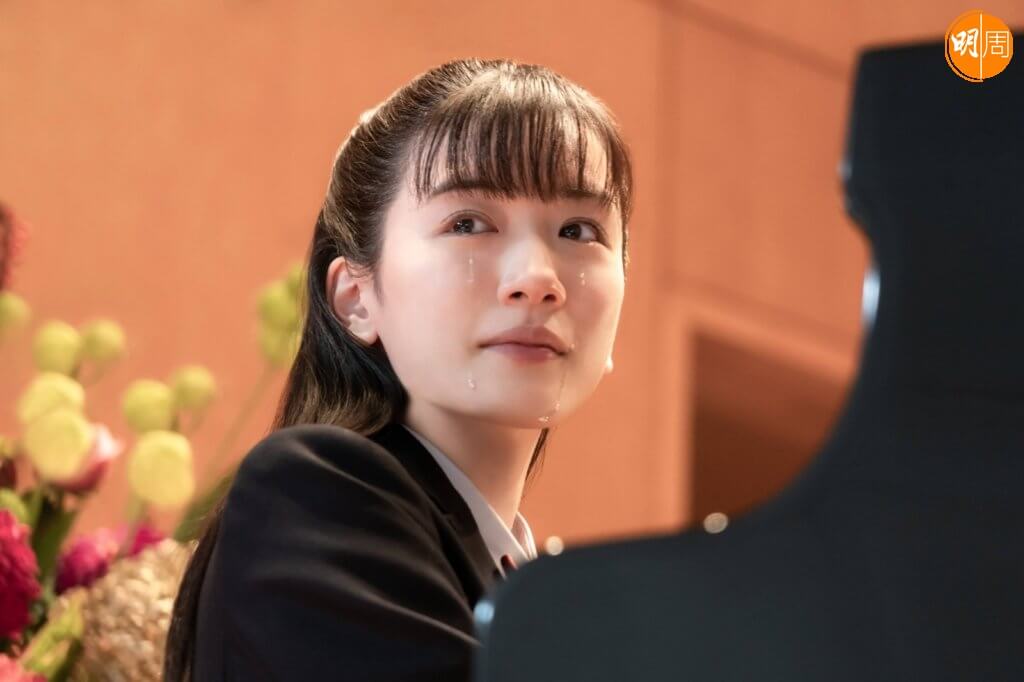 永野芽郁演出一幕畢業典禮彈鋼琴戲，意義重大。