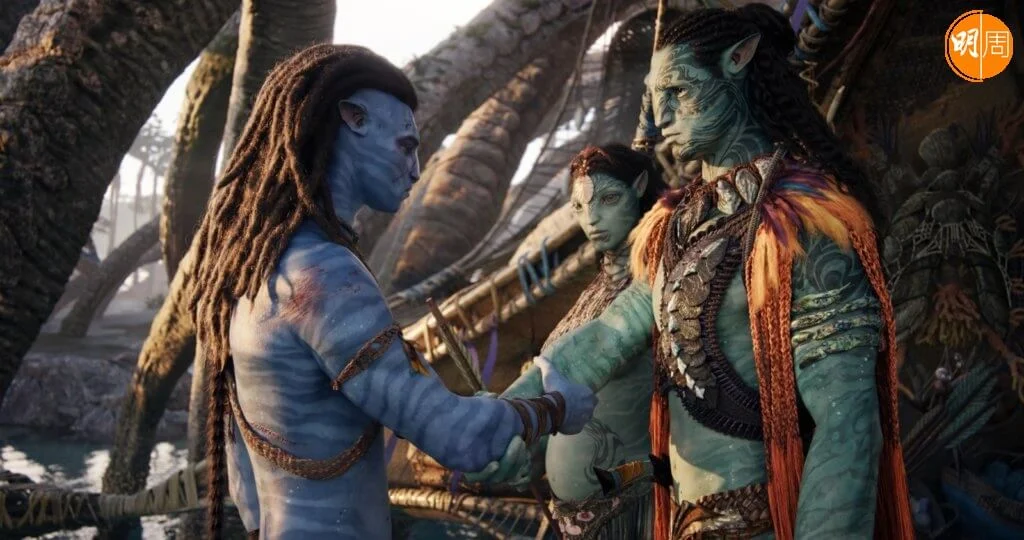 積舒利一家被逼逃離家園,投靠麥格拿族,學習在水世界展開新生活,甚有香港移民影子。