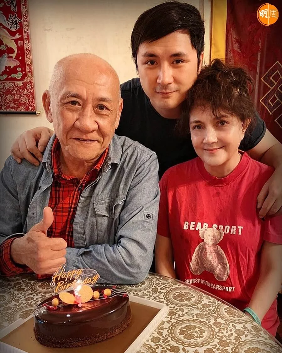 李泳豪與李家鼎回覆傳媒，均謂施明已度過危險期。