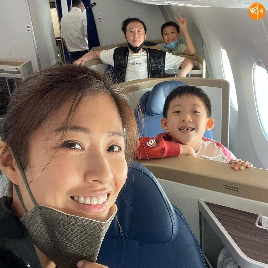 周家蔚於暑假帶兩子到內地同老公會合。