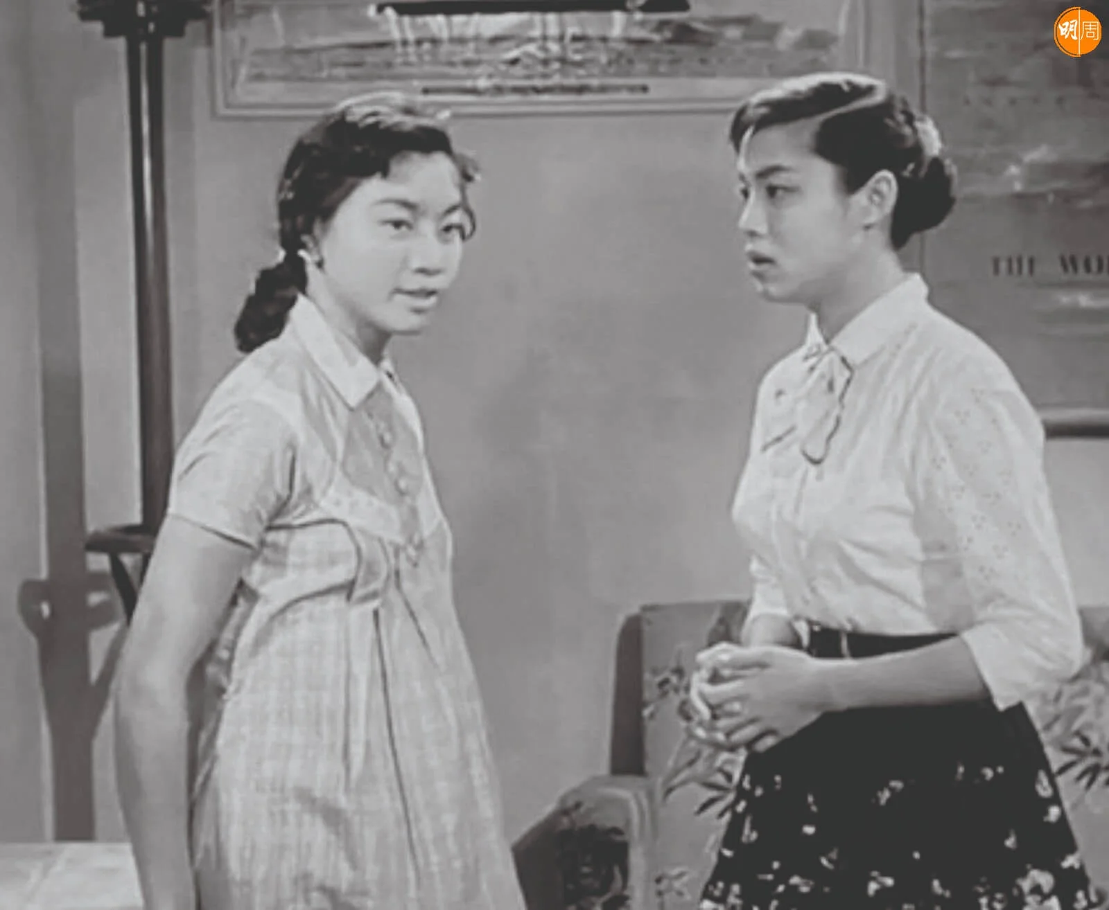 嘉玲與南紅，誰是紅玫瑰與白玫瑰？戲路一半由公司（光藝）鋪排，一半看演員的氣質。兩個都是新人時，紅白的難度旗鼓相當，但嘉玲更令人對她的紅玫瑰有想像，是嬌蕊的一句話：「除了遇上男人，總還有別的，總還有別的……」。滄海的月光，明亮又柔和。 