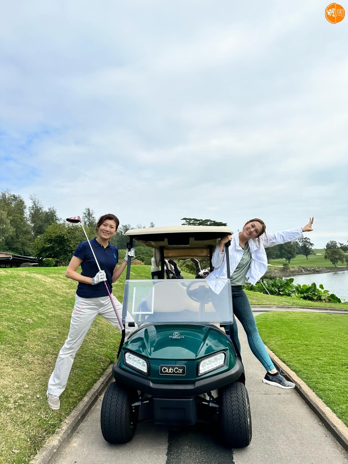 梁麗翹與周麗明到高爾夫球場拍攝。