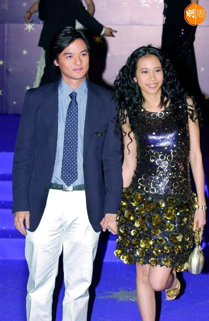 06年莫文蔚憑電影《童夢奇緣》入圍最佳女主角，她與馮德倫首度拖手到場行紅地毯，即時傳出兩人將於6月結婚。