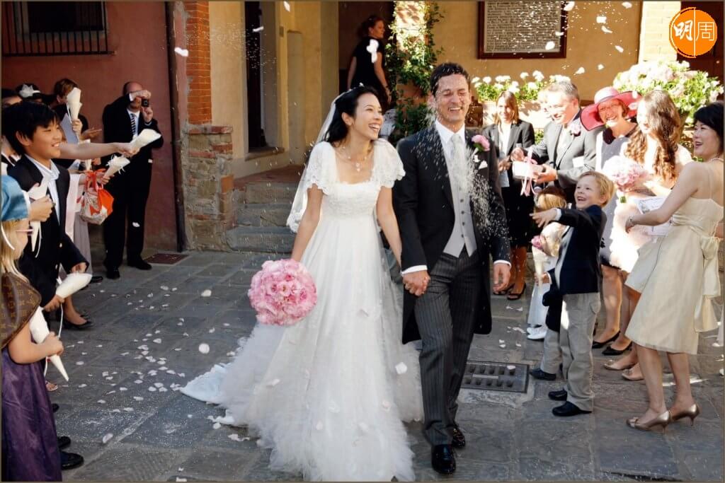 莫文蔚於2011年結婚，下嫁她17歲時的外籍初戀情人Johannes。