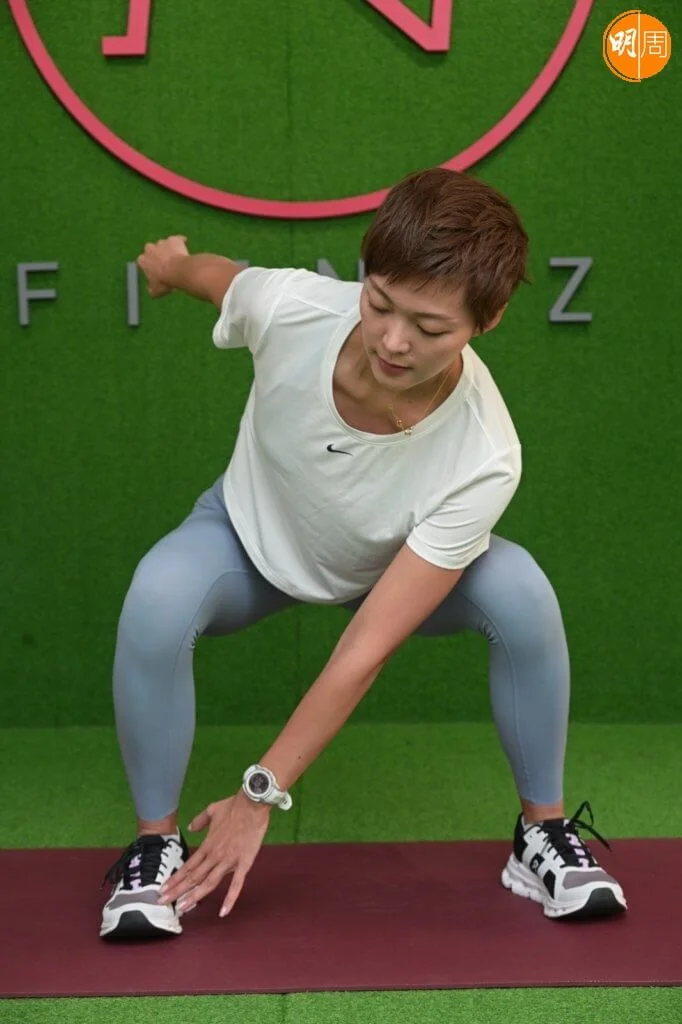梁諾妍熱愛運動，新年後吃胖了，她教大家三式在家輕鬆做運動keep fit。