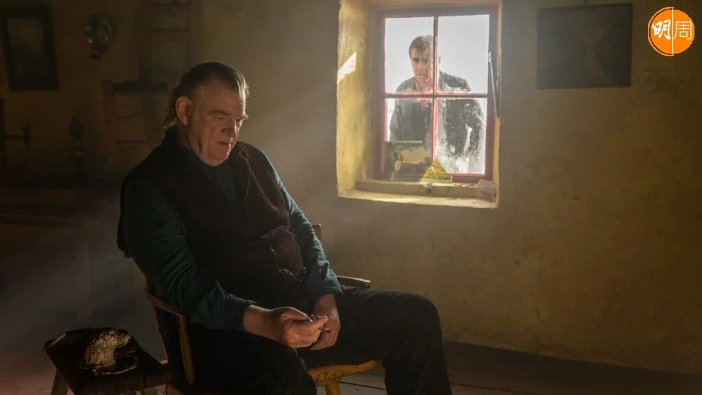 影片不停用窗門構圖隔開兩主角,呈現班頓要跟哥連保持距離的意圖。