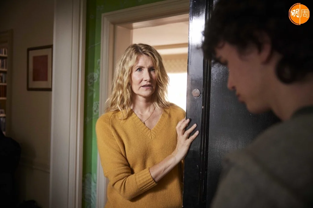 扮演曉治前妻的羅娜丹發現由詹麥格夫飾演的兒子多月來偷偷逃學。