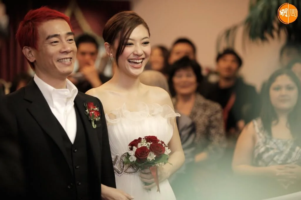 陳小春與應采兒於2010年2月14日在美國註冊結婚。