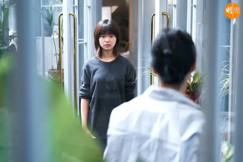 戲中飾演全度妍女兒的金時雅今年14歲,但已有豐富演出經驗。