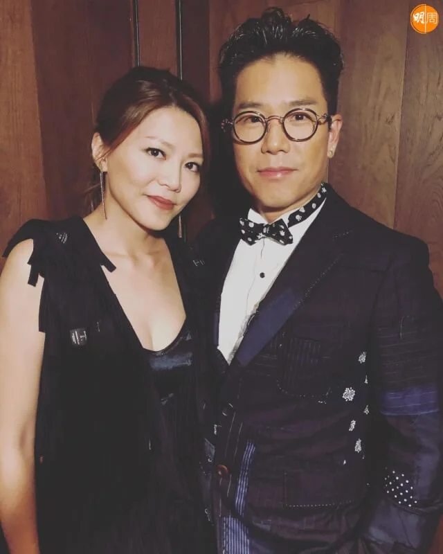 康子妮與林曉峰2020年離婚。