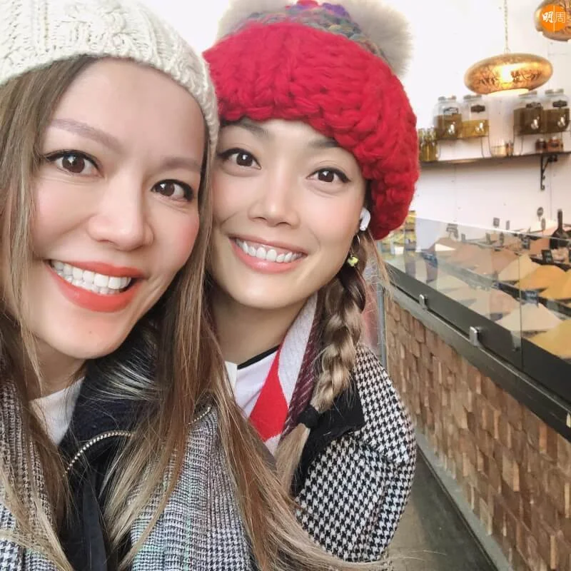 唐子妮為容祖兒演唱會擔任和音兼樂手。