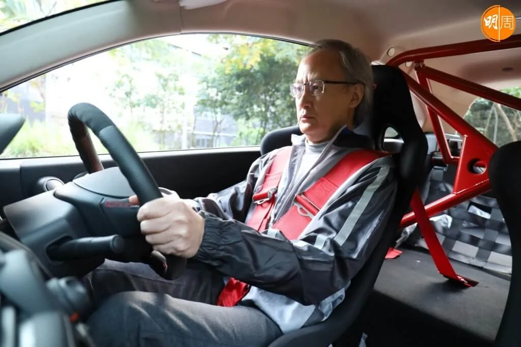 e588a7a7-5b8c-41ee-ad21-666d3b685860