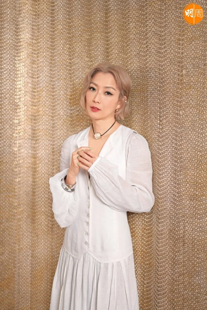 鄭秀文零片酬接拍新進導演賈勝楓的電影《流水落花》，大力支持新導演。