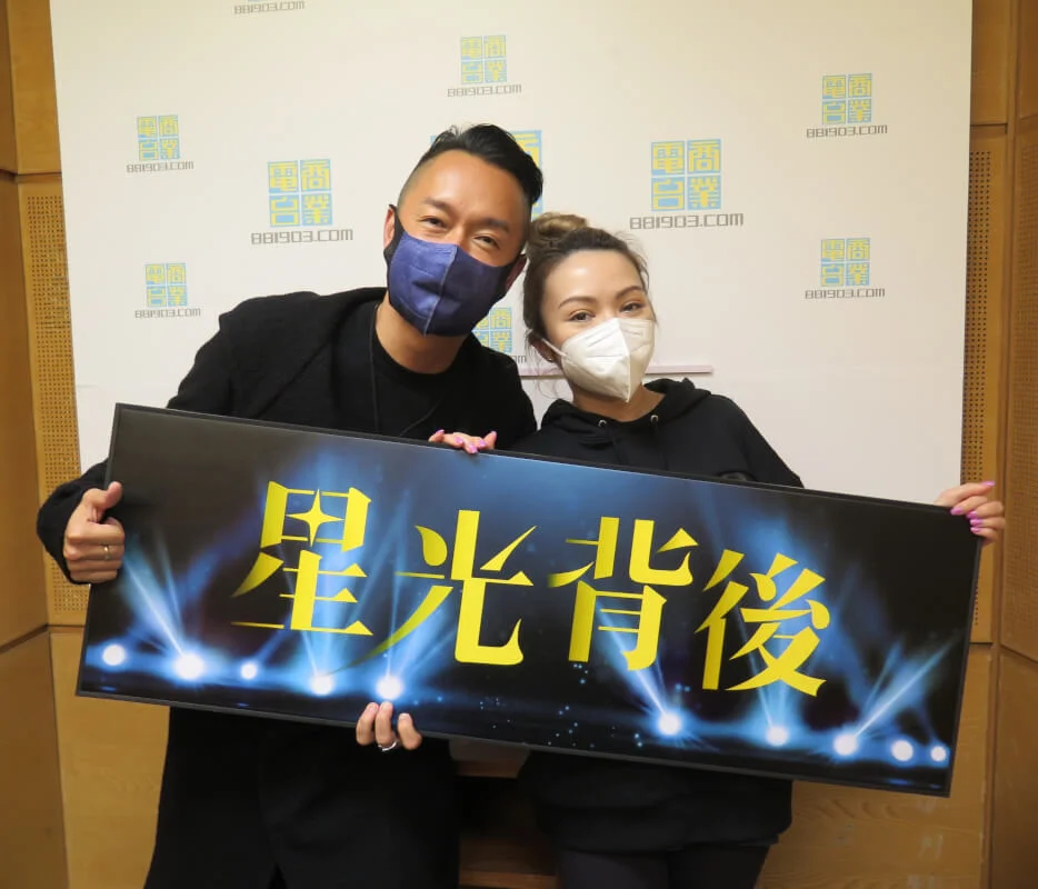 JW接受由梁泰來主持的《星光背後》訪問