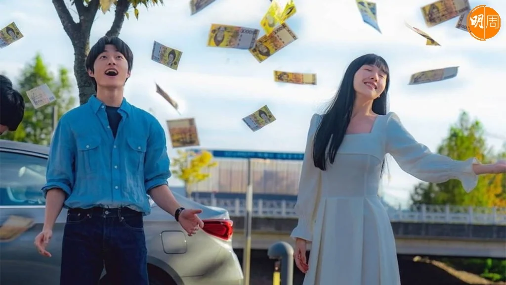 方珉雅以及尹燦榮人鬼相遇,創出一條財路。