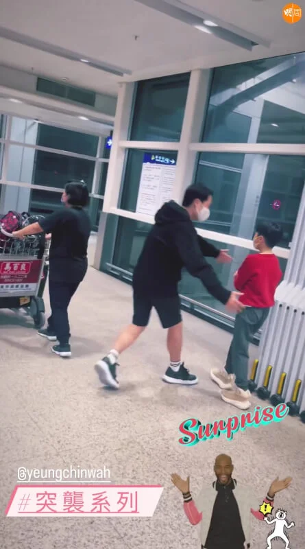 囝囝Torres對老爸熱情不受落。