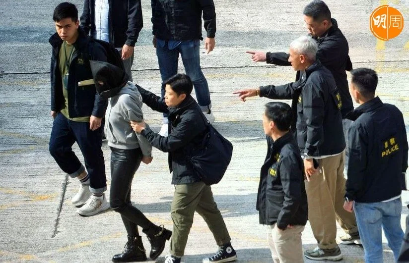 鄺港智女友人早前在內地被公安拘捕，今日移交本港警方。（明報圖片）