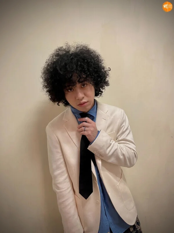 Mike因為以前經常捱夜唱K，唱出好歌喉。