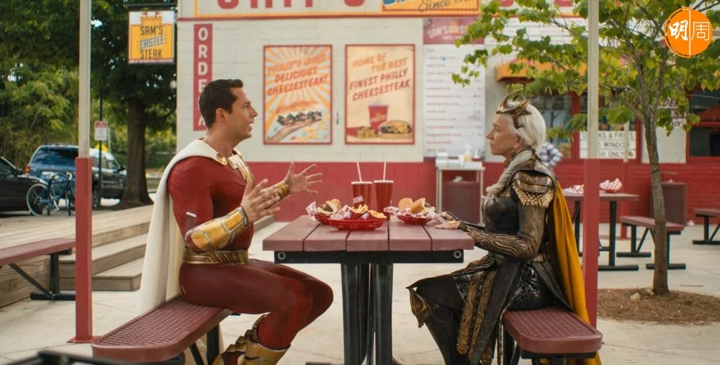 薩克利列維飾演的沙贊，在《眾神之怒》中要阻止海倫美蘭擔演的希臘女神向人類復仇。