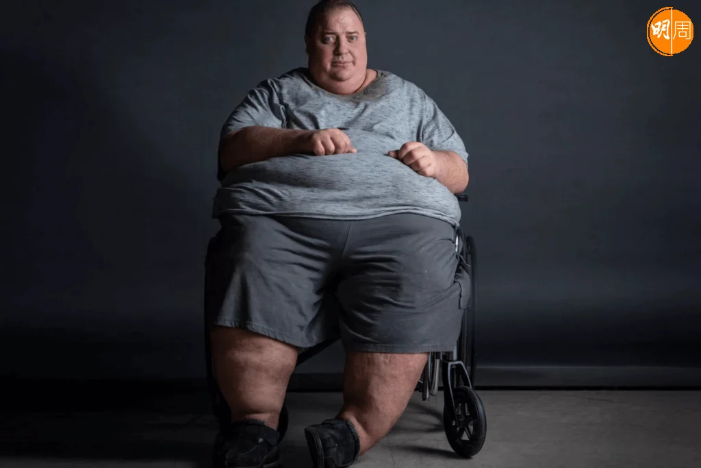 為演繹癡肥角色,班頓每日花六小時進行特技化妝,並穿上三百磅重的增肥外套。