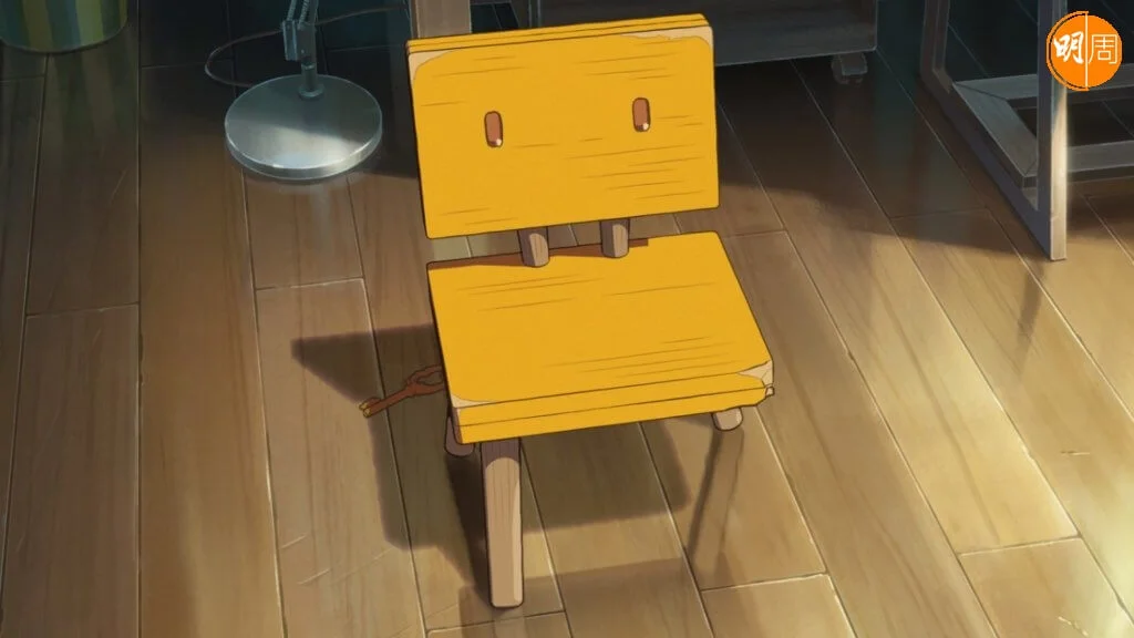 男主角草太變成會說話的三腳小黃椅。