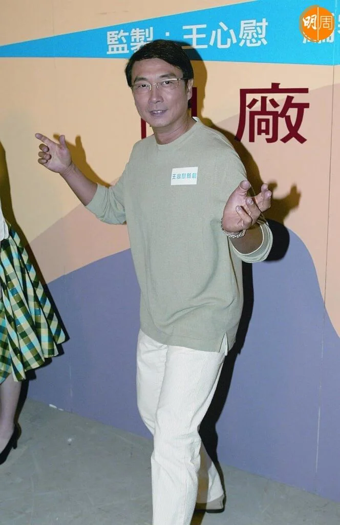 73歲劉松仁深圳坐摩天輪 網民讚狀態好「帥氣不減當年」 - 本地 - 明周娛樂