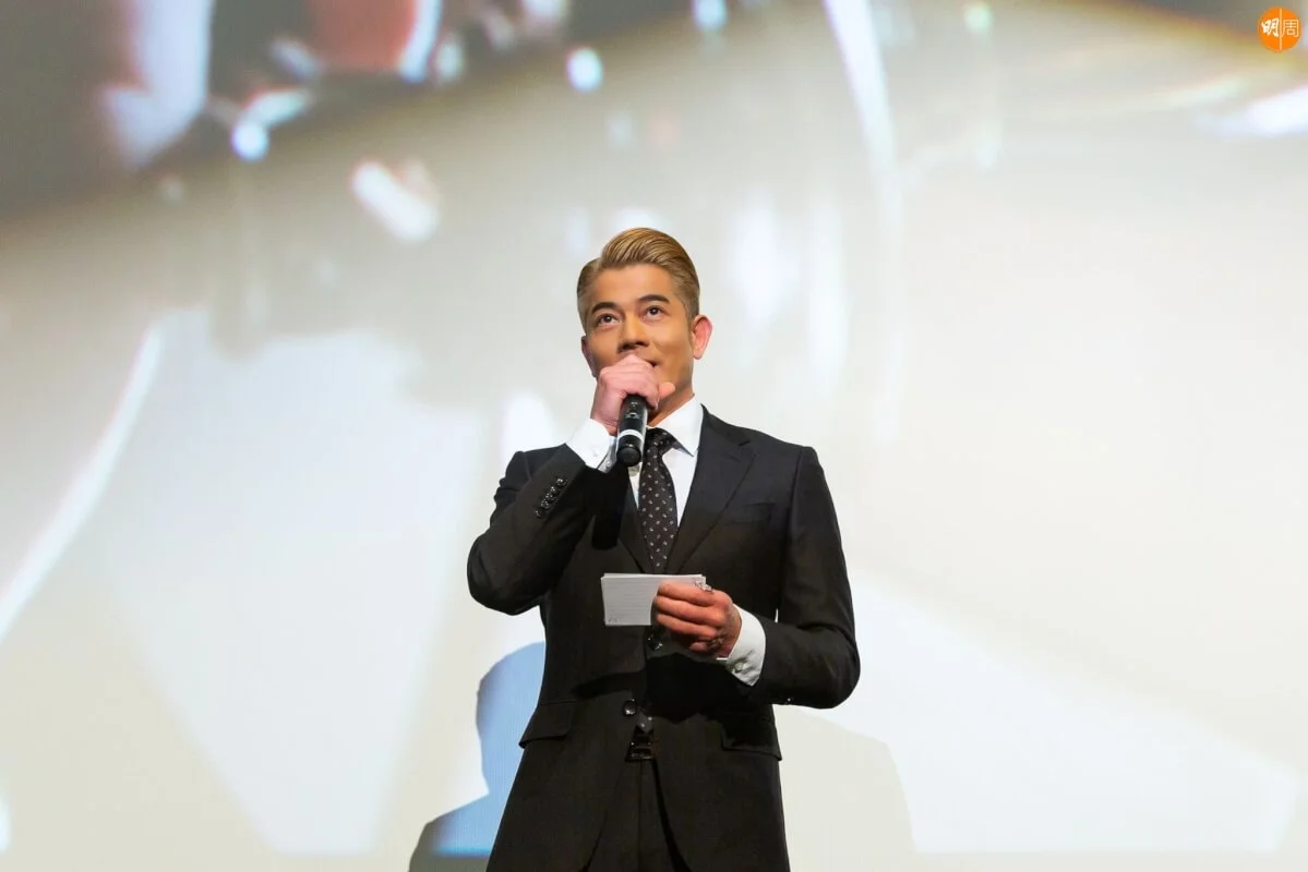 Aaron曬中英文謝辭。