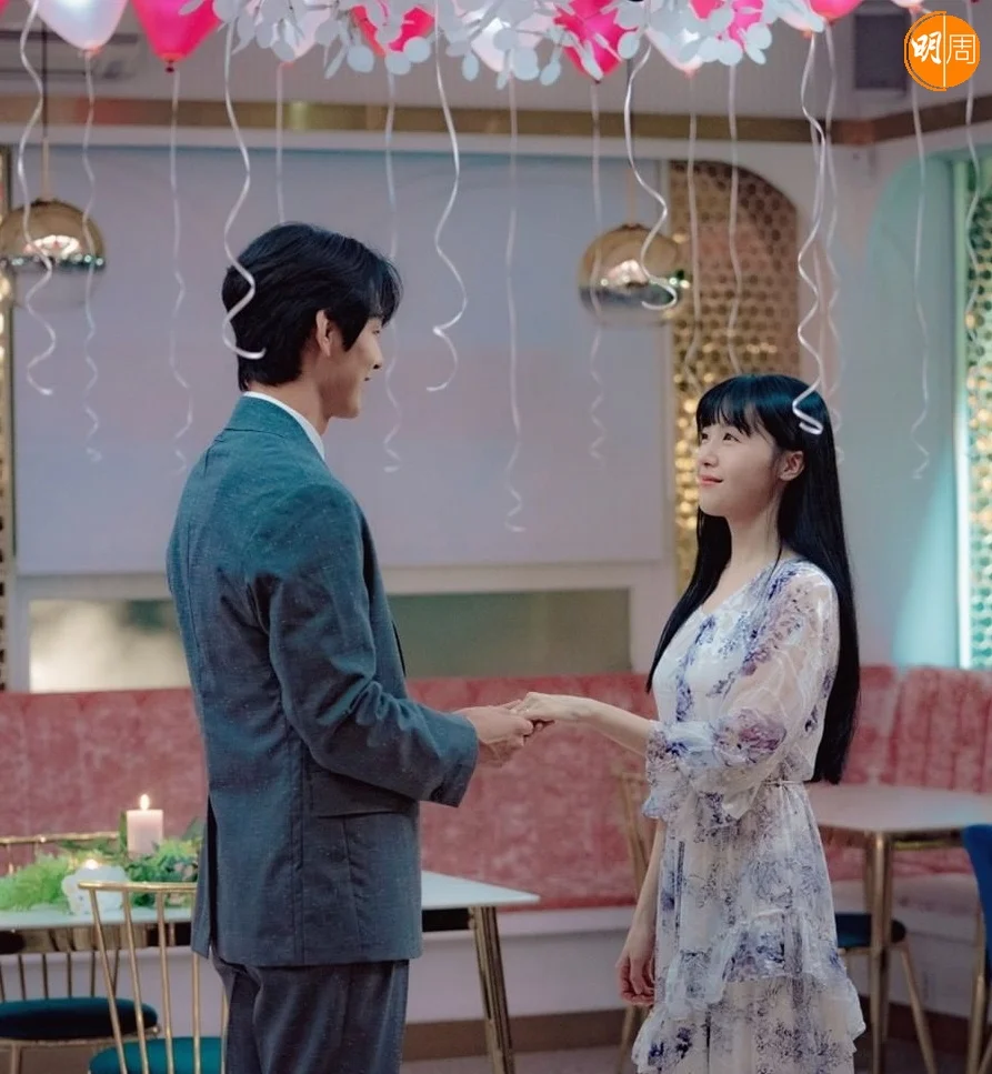 這隻男鬼的遺願是想和初戀睇戲拍拖,二人合力促成。