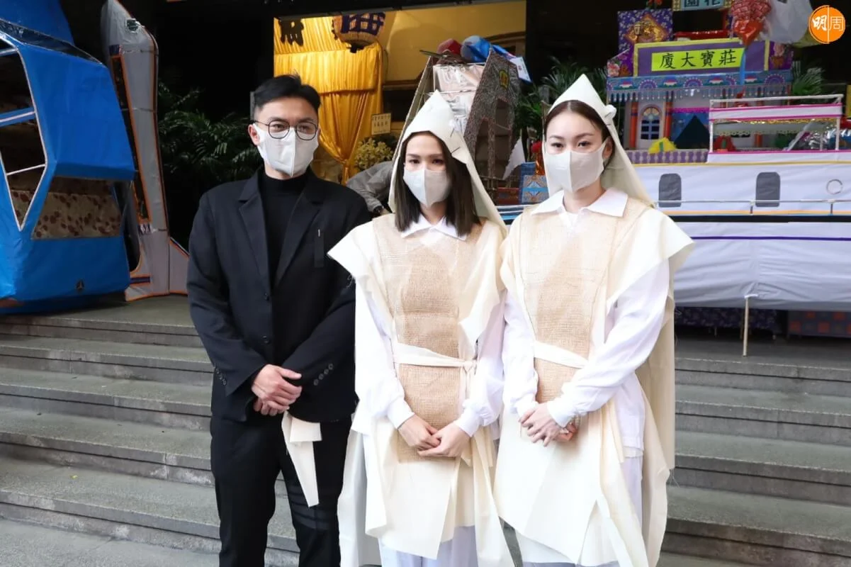 楊明陪莊思明與莊鍶敏受訪。