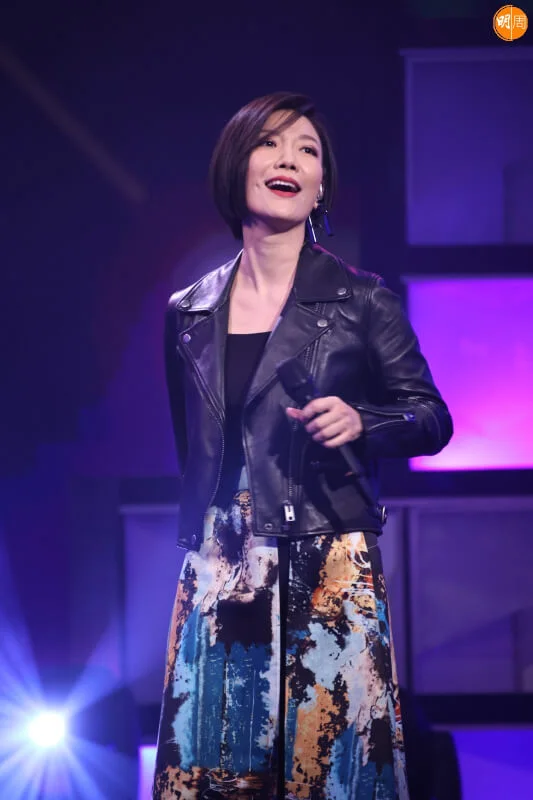 龍婷化身Rock妹。