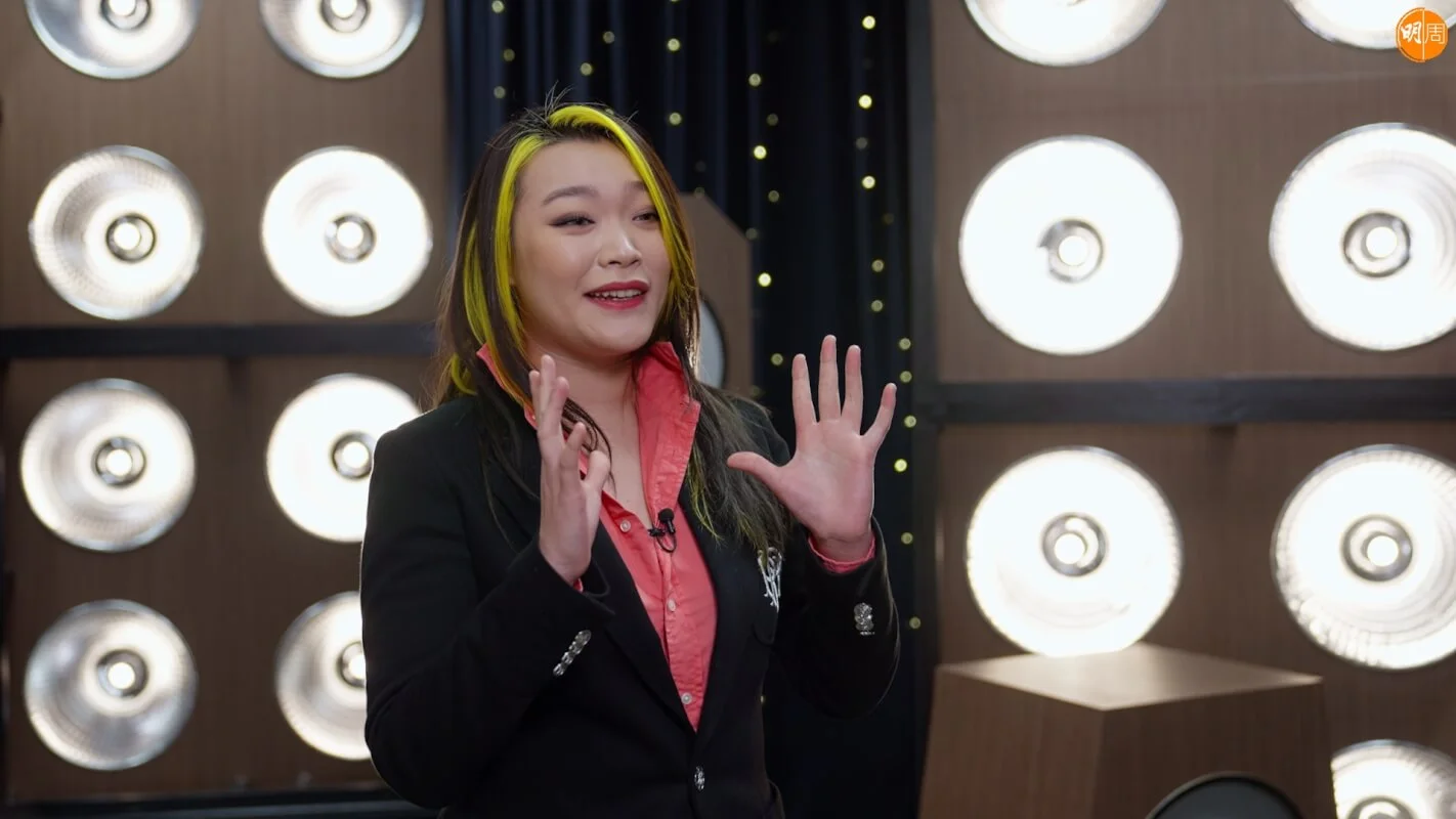 黃洛妍以超卓才藝,獲小朋友一致封為「100分完美女神」。