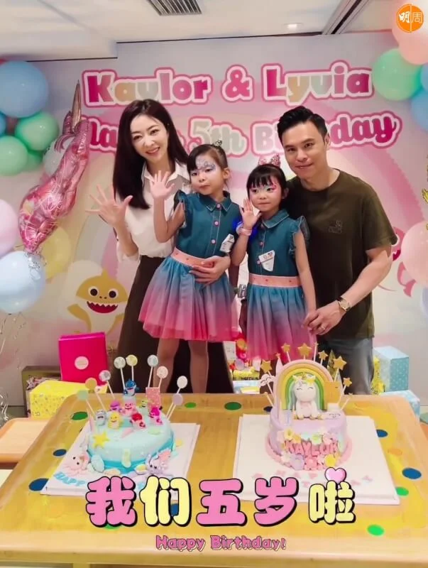 Lynn一對孖女在片段中宣布5歲了。