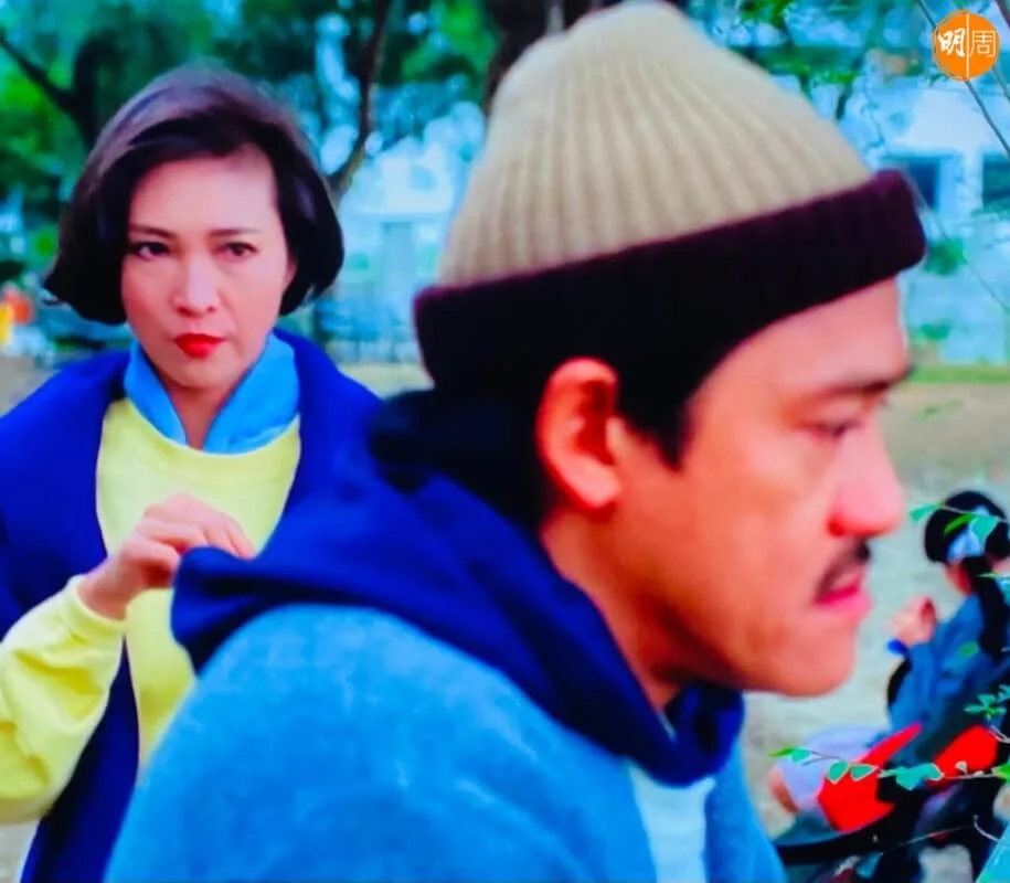 暖男吳耀漢(三): 有心事。無憂無慮的「大男孩」難他不倒,偶爾「對人歡笑背人愁」自然令人好奇他有何苦衷。所以連美麗的蕭芳芳都被吸引過來。