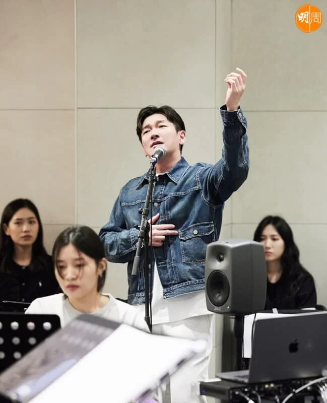 曹承佑近期忙於主演《歌聲魅影》音樂劇，音樂劇由3月30日至6月18日公演。