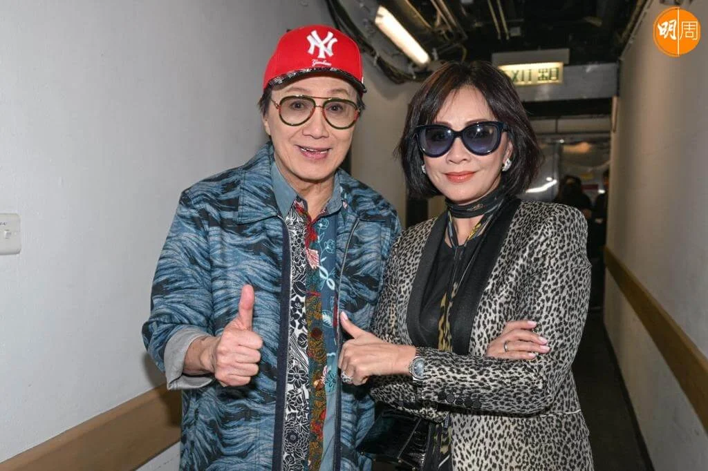 劉嘉玲誠意十足，與Sam互相讚好。