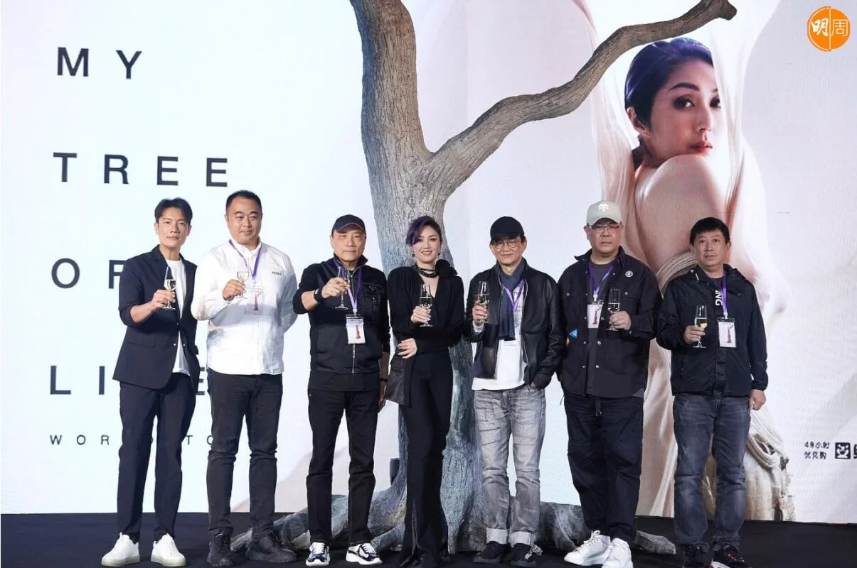 丁子高昨日也有出席,大讚老婆身材好。