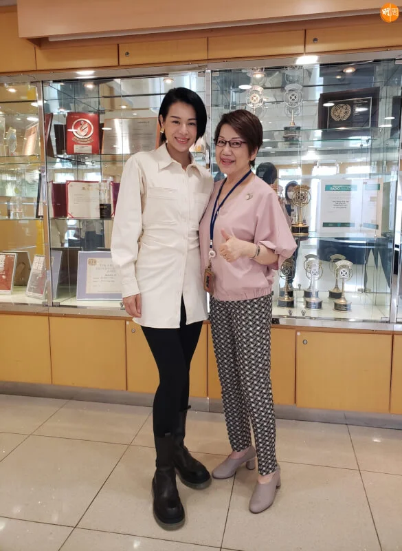 杏兒接受車淑梅主持的《舊日的足跡》訪問