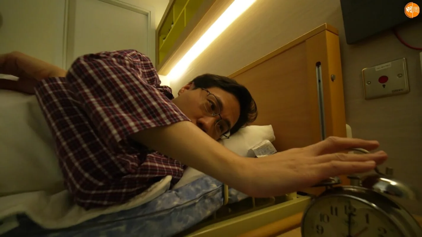 方東昇除了金句外,還公開睡相。