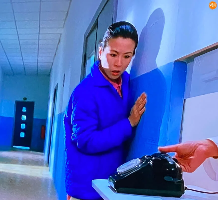 「(借)電話,吓話?其實電話……我聽日答你!」,為什麼區區一個電話也做成疑雲陣陣?這便要看,看官是把精神病院當精神病院,還是把高層人士當高層人士了。