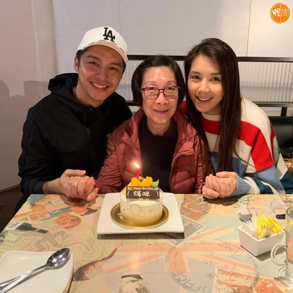 太太Samantha和媽媽相處融洽，黃嘉樂大讚老婆極度孝順。